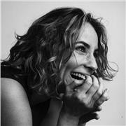 Profesora de teatro y expresión corporal para todas las edades.